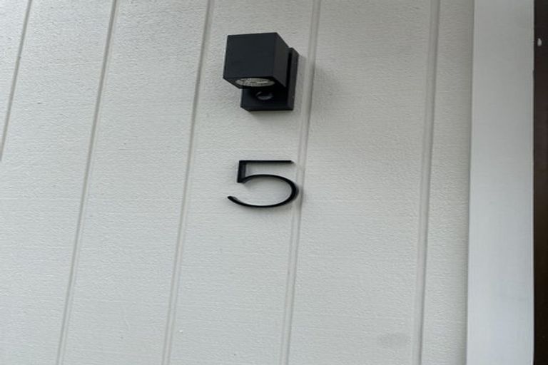 Photo of property in 25a/5 Beach Road, Te Atatu Peninsula, Auckland, 0610