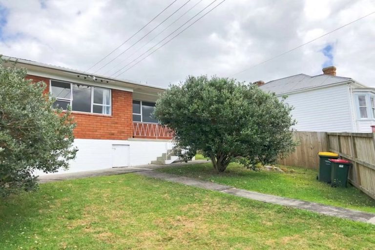 Photo of property in 3/68 Rua Road, Glen Eden, Auckland, 0602