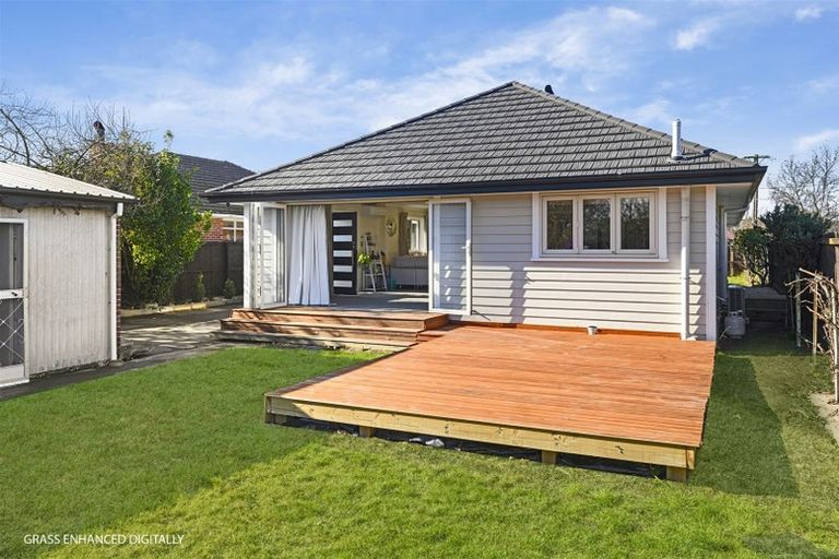 Photo of property in 11 Shaftesbury Street, Avonhead, Christchurch, 8042