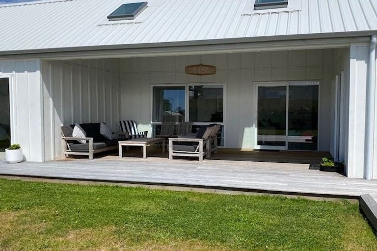 Photo of property in 4 Maeha Drive, Matakana, 0985