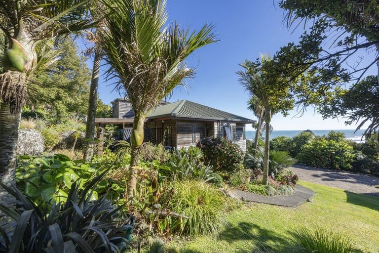 Photo of property in 113 Seaview Road, Piha, New Lynn, 0772