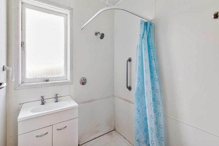 Photo of property in 10 Pax Avenue, Forrest Hill, Auckland, 0620