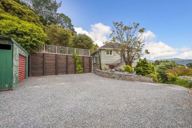 Photo of property in 10 Hill Grove, Naenae, Lower Hutt, 5011