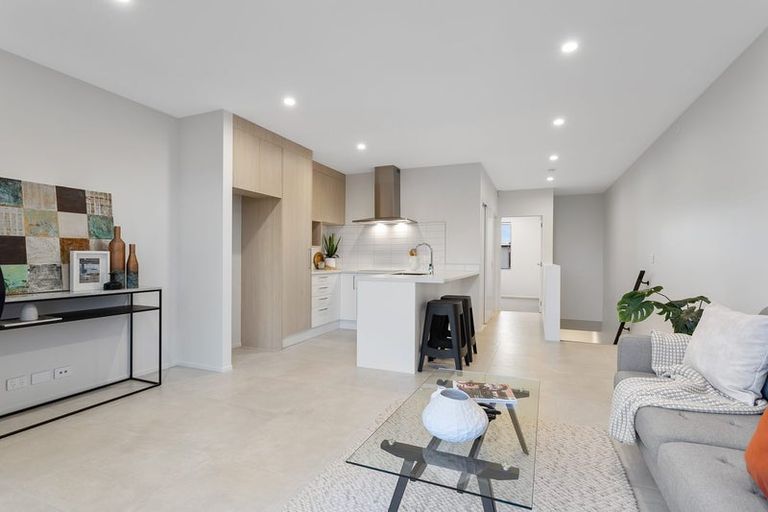 Photo of property in 12 Tara Lane, Manurewa, 2102