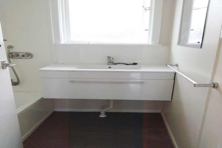 Photo of property in 1a Endeavour Street, Marfell, New Plymouth, 4310