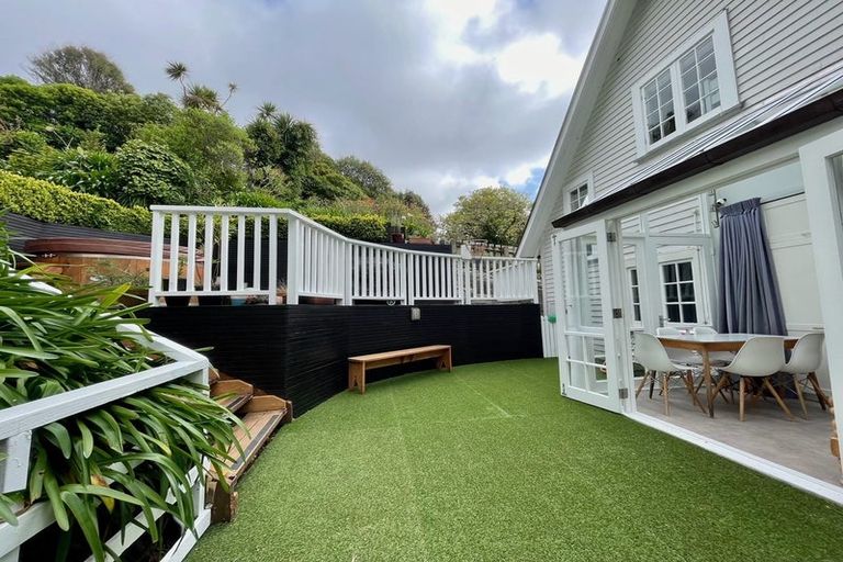 Photo of property in 10 Paisley Terrace, Karori, Wellington, 6012