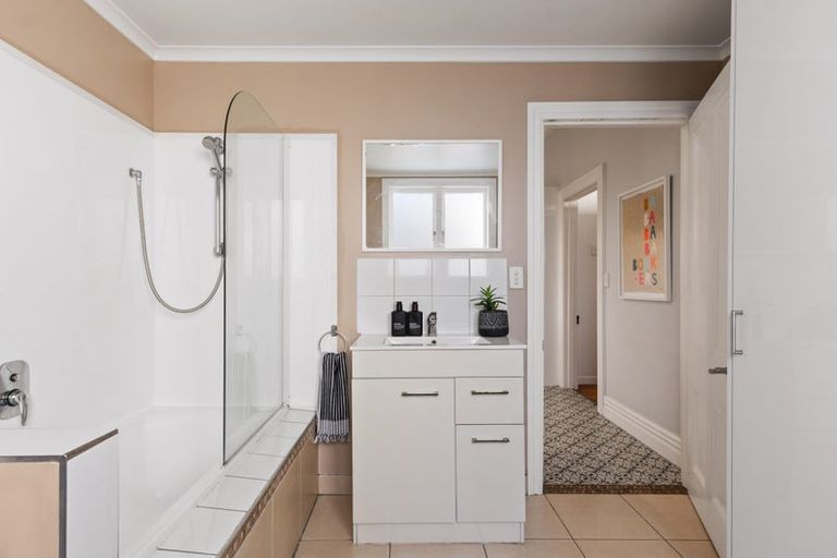 Photo of property in 14 Root Street, Gisborne, 4010