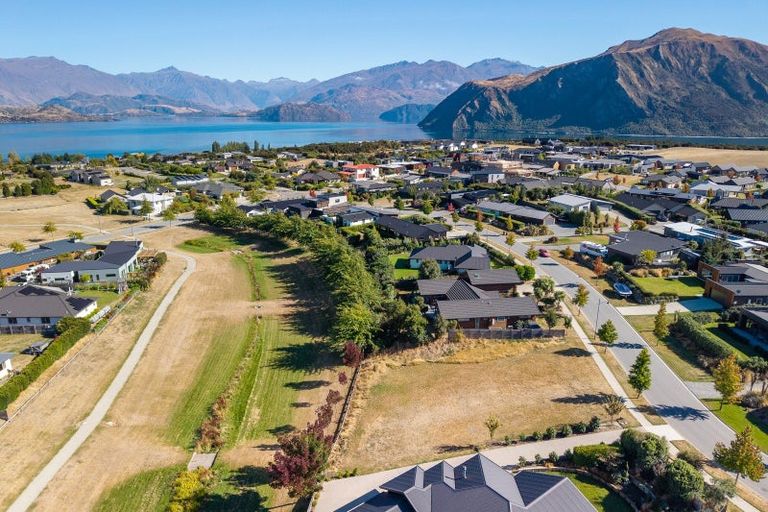 Photo of property in 44 Minaret Ridge, Wanaka, 9305