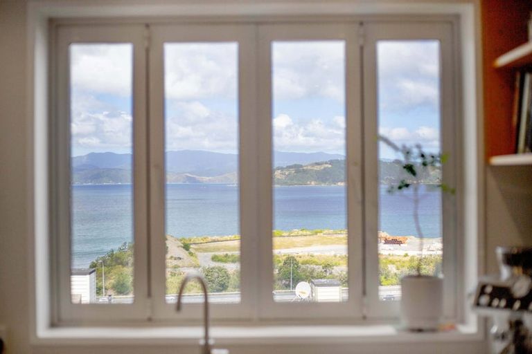 Photo of property in 5 Curnow Way, Kaiwharawhara, Wellington, 6035