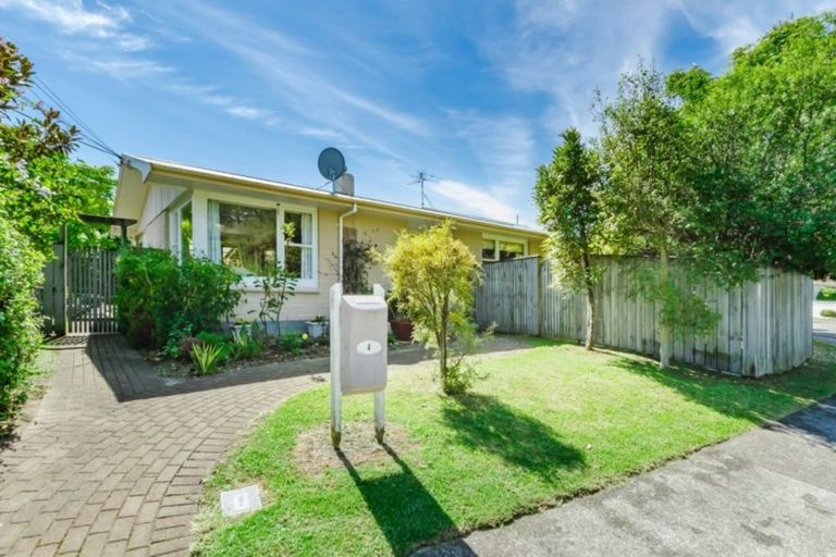 Photo of property in 4 Iti Grove, Waikanae, 5036