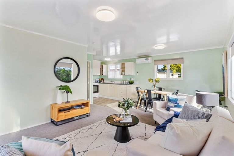 Photo of property in 37 Moire Road, Massey, Auckland, 0614