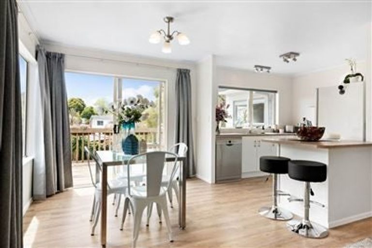 Photo of property in 3 Ian Sage Avenue, Torbay, Auckland, 0630