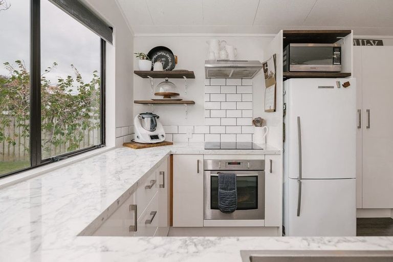 Photo of property in 21 Peppertree Glade, Kelvin Grove, Palmerston North, 4414