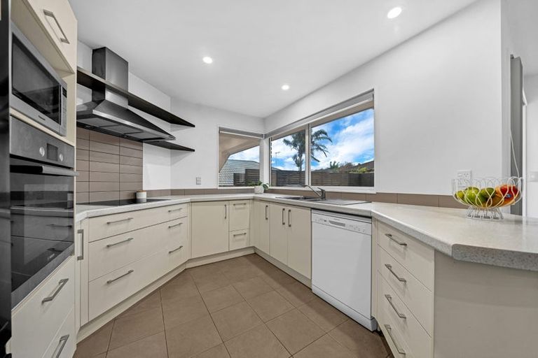 Photo of property in 10 Sapperton Drive, Henderson, Auckland, 0612
