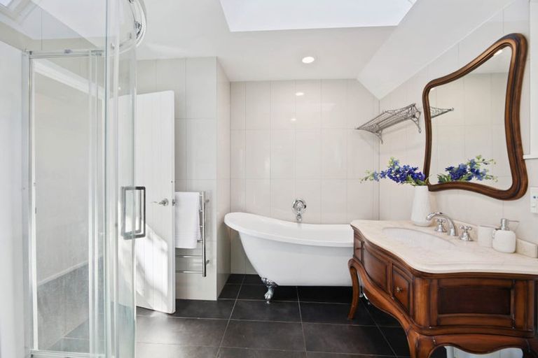 Photo of property in 19 Beach Road, Mellons Bay, Auckland, 2014