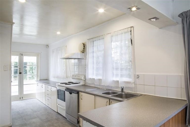 Photo of property in 3 Longburn Road, Henderson, Auckland, 0610