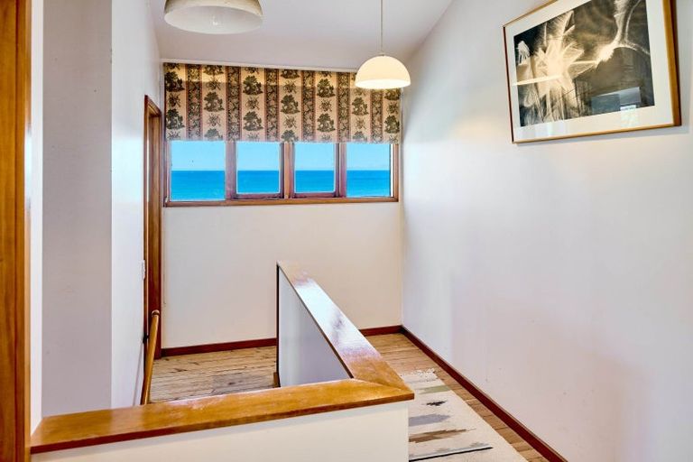 Photo of property in 21 Wellington Road, Paekakariki, 5034