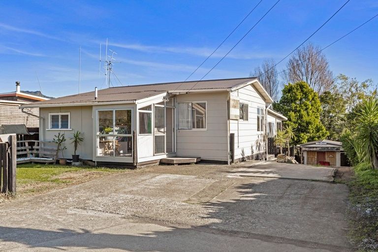 Photo of property in 3 Te Hutewai Road, Raglan, 3225