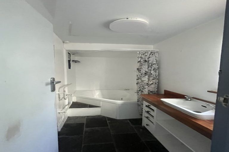 Photo of property in 112 Aro Street, Aro Valley, Wellington, 6021