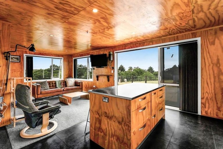 Photo of property in 242 Henwood Road, Paraite, New Plymouth, 4372