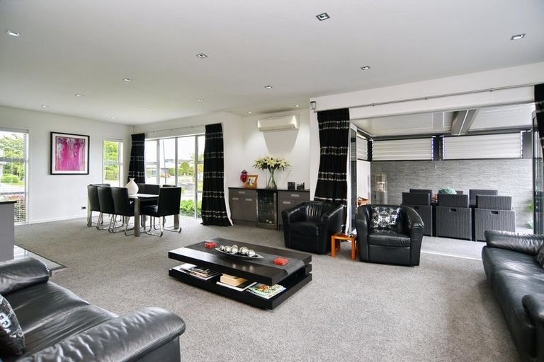 Photo of property in 2 Brookwater Avenue, Northwood, Christchurch, 8051