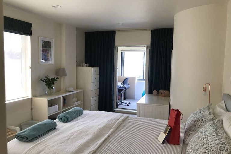 Photo of property in 4/154 Oriental Parade, Oriental Bay, Wellington, 6011