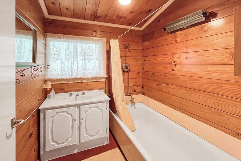 Photo of property in 2 Arataha Street, Motuoapa, 3382