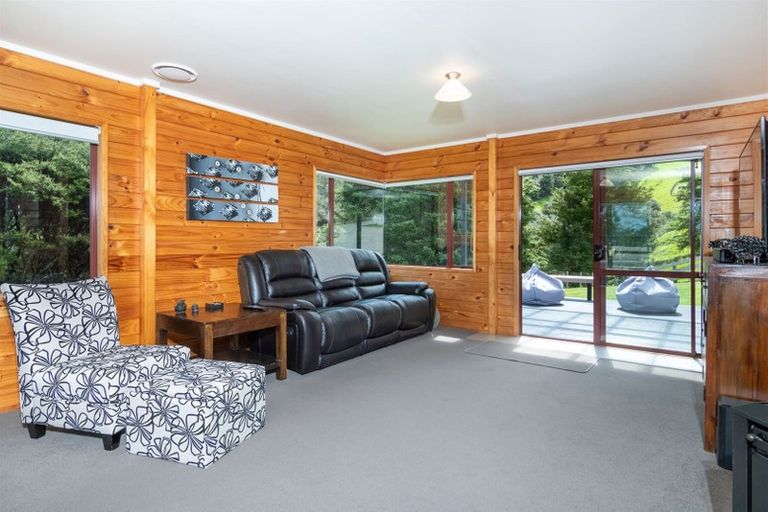 Photo of property in 43 Pinetone Road, Kumeu, 0892