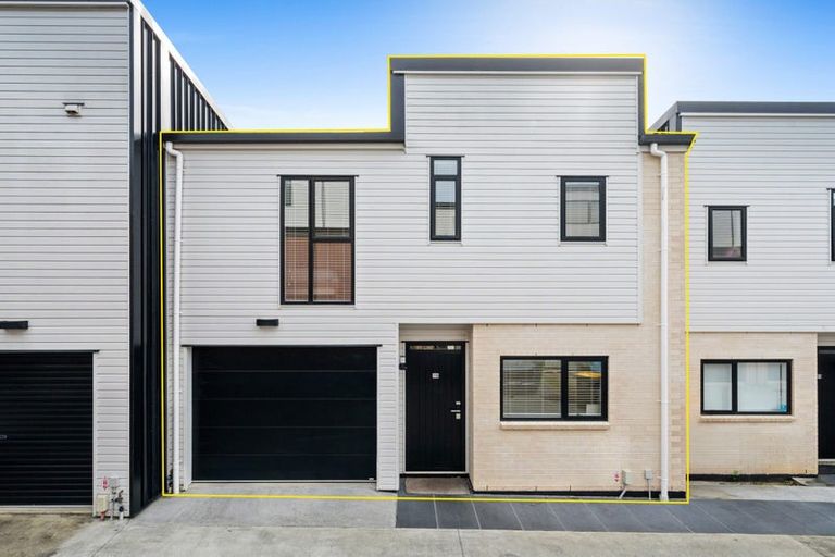 Photo of property in 15 Korama Lane, New Lynn, Auckland, 0600