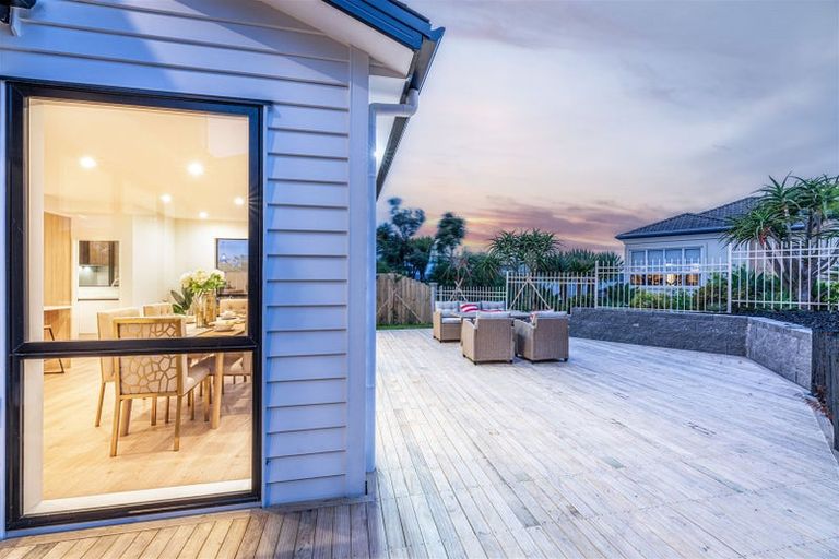 Photo of property in 16 Matau Rise, Te Atatu Peninsula, Auckland, 0610