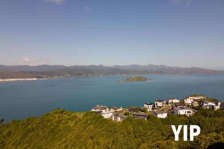 Photo of property in 41a Tamworth Crescent, Newlands, Wellington, 6037