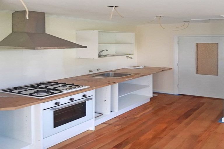 Photo of property in 38 Lyndfield Lane, Newlands, Wellington, 6037