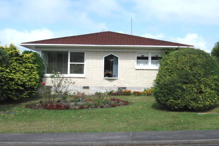 Photo of property in 2/17 Jenelin Road, Glendene, Auckland, 0602