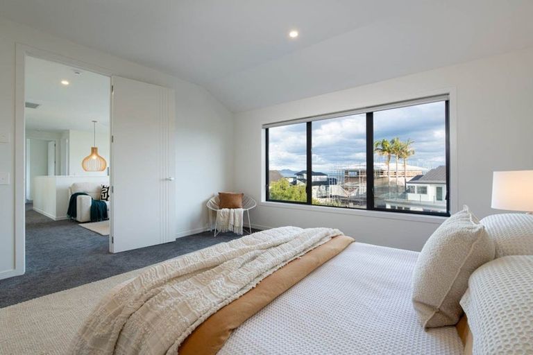 Photo of property in 12b Newburn Road, Waiake, Auckland, 0630