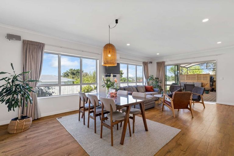 Photo of property in 9 River Road, Te Atatu Peninsula, Auckland, 0610