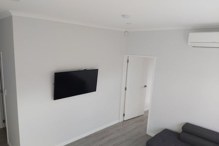 Photo of property in 10 Softwood Avenue, Takanini, 2110