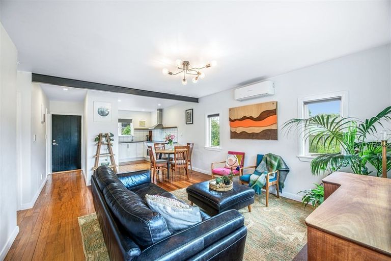 Photo of property in 18 Kamara Road, Glen Eden, Auckland, 0602