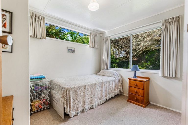 Photo of property in 22 Opanuku Road, Henderson Valley, Auckland, 0612