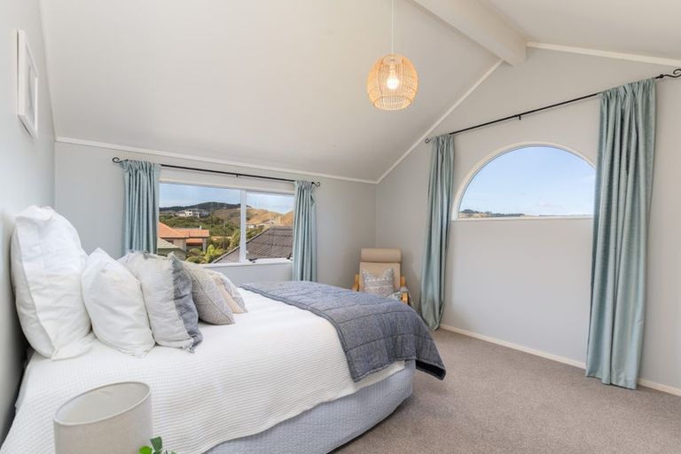 Photo of property in 138 Westchester Drive, Churton Park, Wellington, 6037