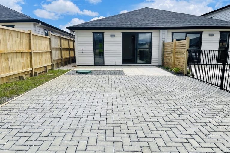 Photo of property in 20 Rorotu Avenue, Karaka, 2113
