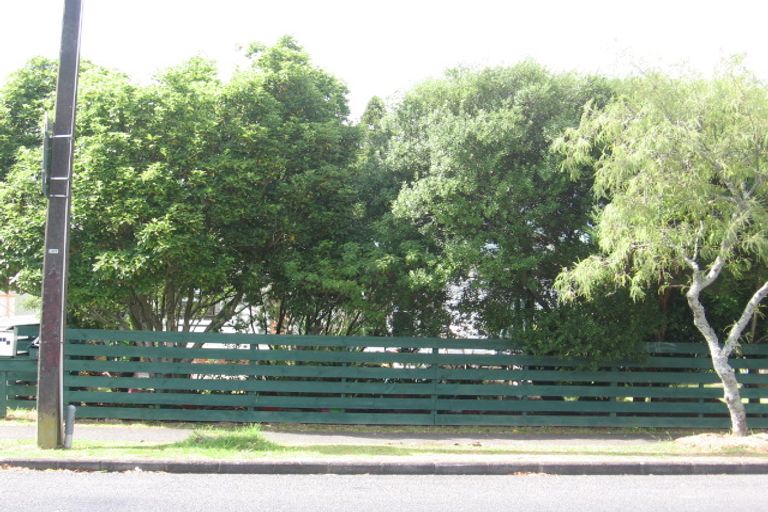 Photo of property in 75 Archibald Road, Kelston, Auckland, 0602
