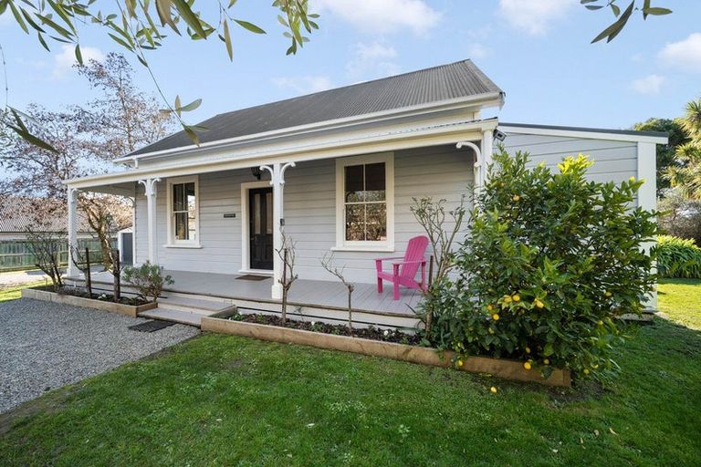 Photo of property in 102 Jellicoe Street, Martinborough, 5711