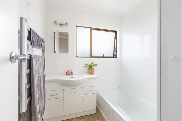 Photo of property in 29 Melandra Road, Stanmore Bay, Whangaparaoa, 0932