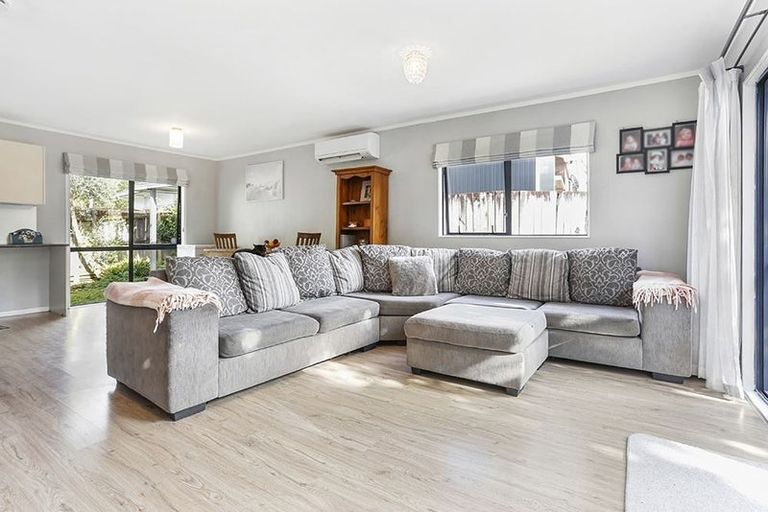 Photo of property in 46a Riserra Drive, Ranui, Auckland, 0612