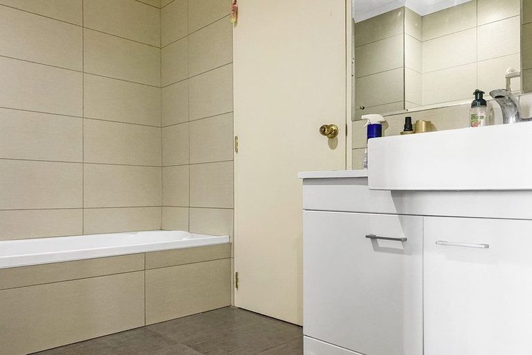 Photo of property in Tuscany Towers, 26/1 Ambrico Place, New Lynn, Auckland, 0600