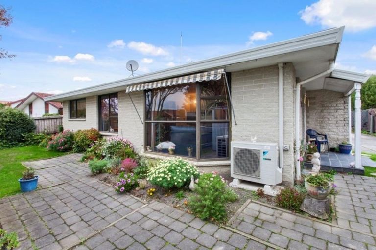 Photo of property in 37 Karnak Crescent, Russley, Christchurch, 8042