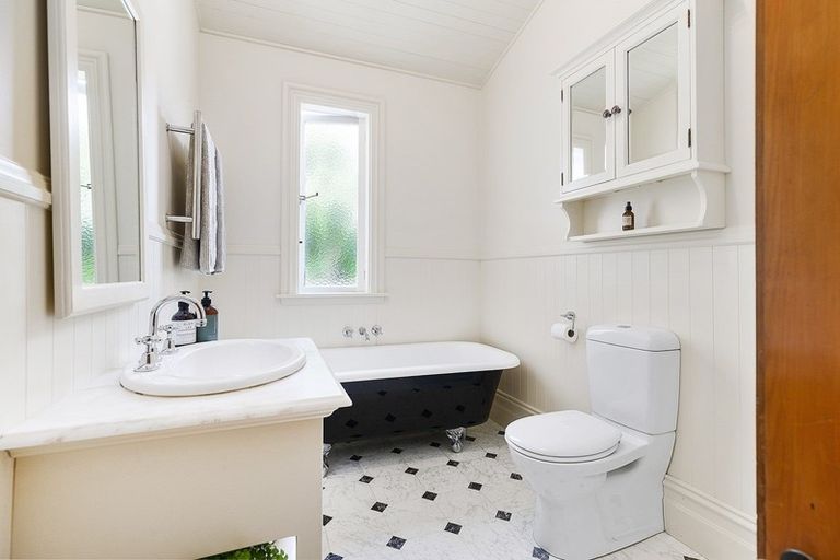 Photo of property in 49 Simla Crescent, Khandallah, Wellington, 6035