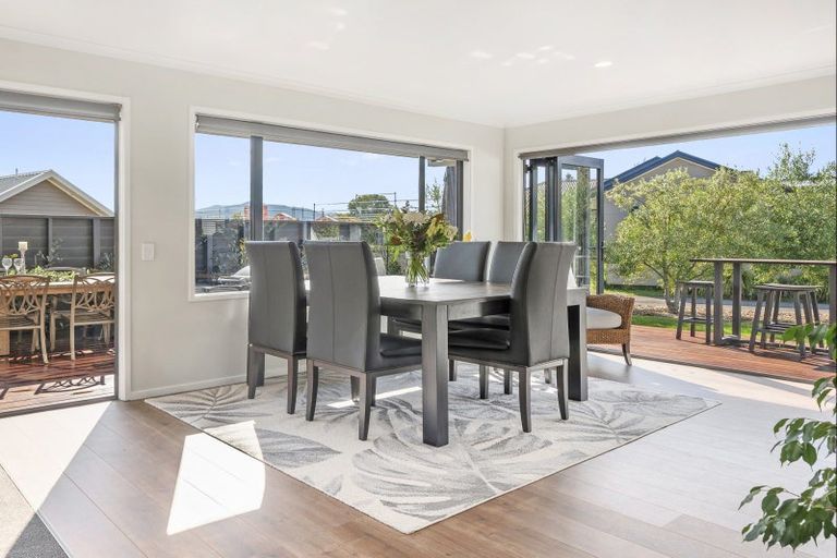 Photo of property in 14 Lakemere Way, Kinloch, Taupo, 3377