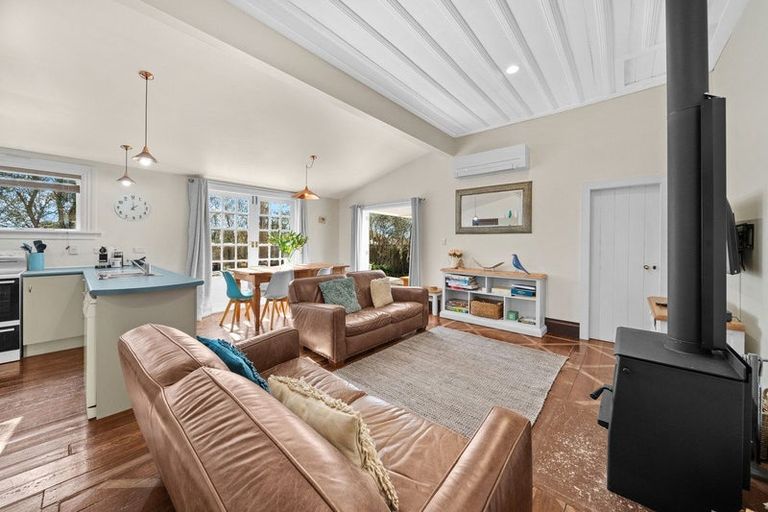 Photo of property in 102 Jellicoe Street, Martinborough, 5711