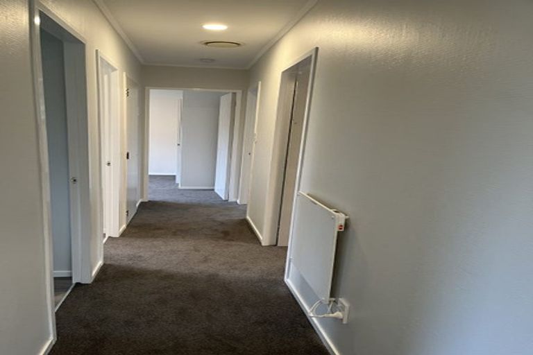 Photo of property in 33 Woolwich Close, Whitby, Porirua, 5024
